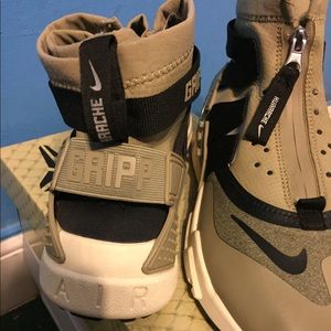 Nike Air Huarache’s Gripp (Olive) Size 11